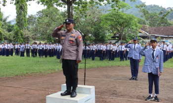 UPACARA HARI SENIN TANGGAL 17 NOVEMBER 2025