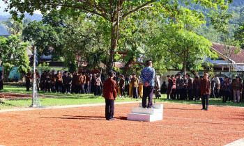 Perayaan Hari Pendidikan Nasional 2026 di SMP Negeri 1 Watulimo
