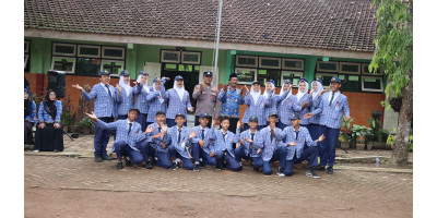 UPACARA SENIN 17 NOVEMBER 2025